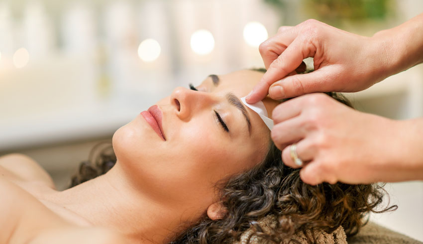 Ultimate Esthetician’s Guide to Facial Waxing 